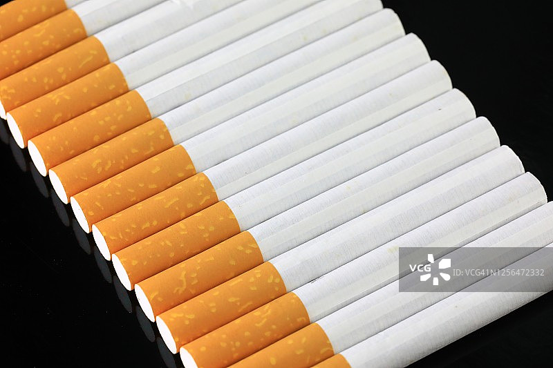 带过滤嘴的香烟图片素材