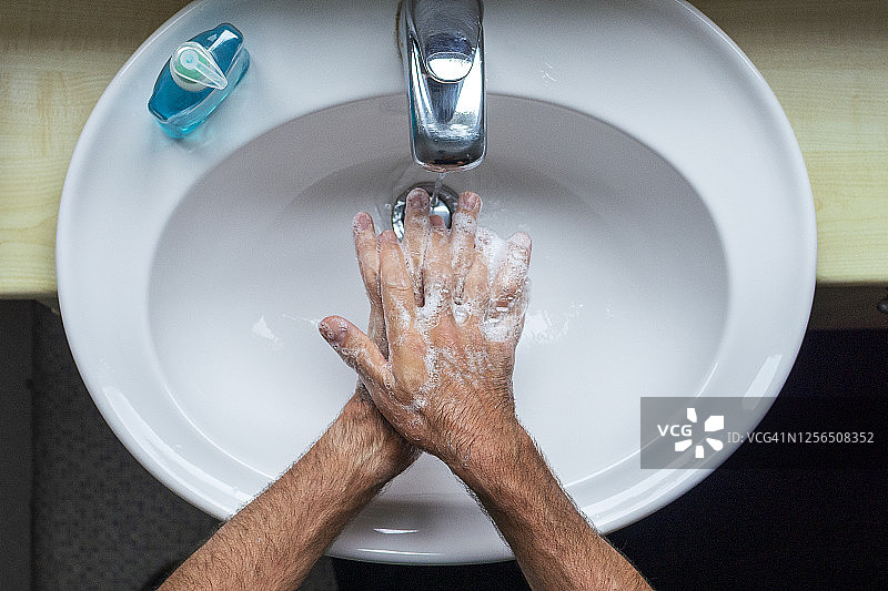 洗手的俯视角度图片素材