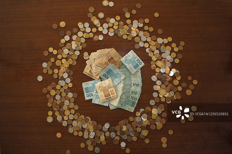 巴西雷亚尔纸币和硬币图片素材