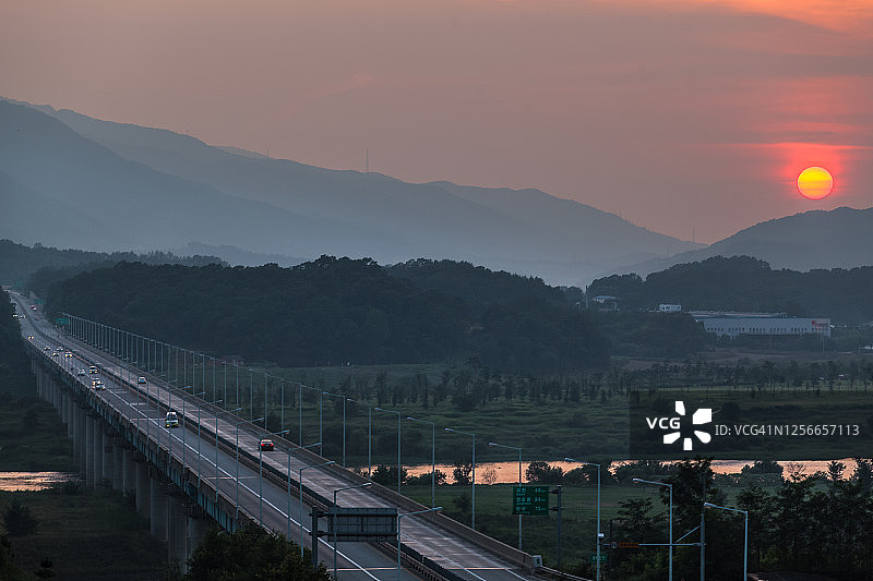韩国忠州高速公路日落景观图片素材