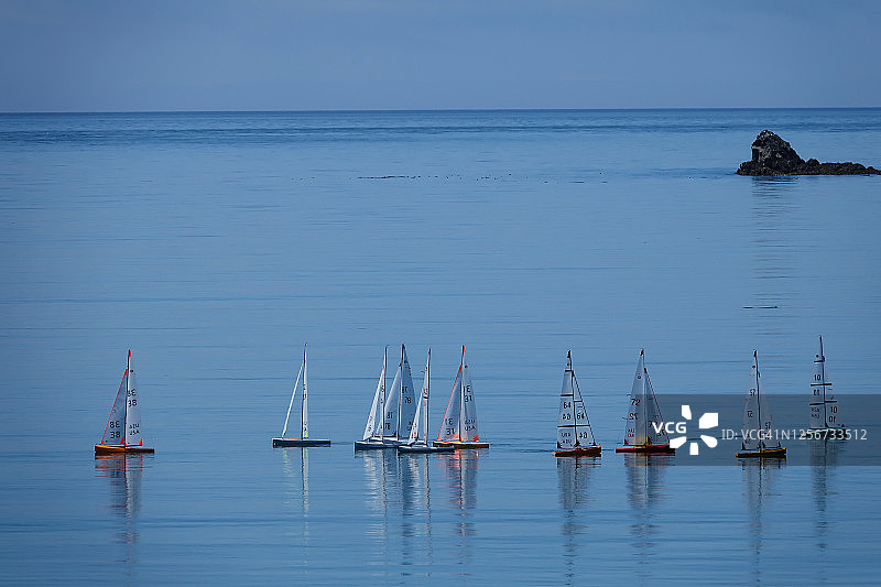 无线电遥控迷你帆船图片素材