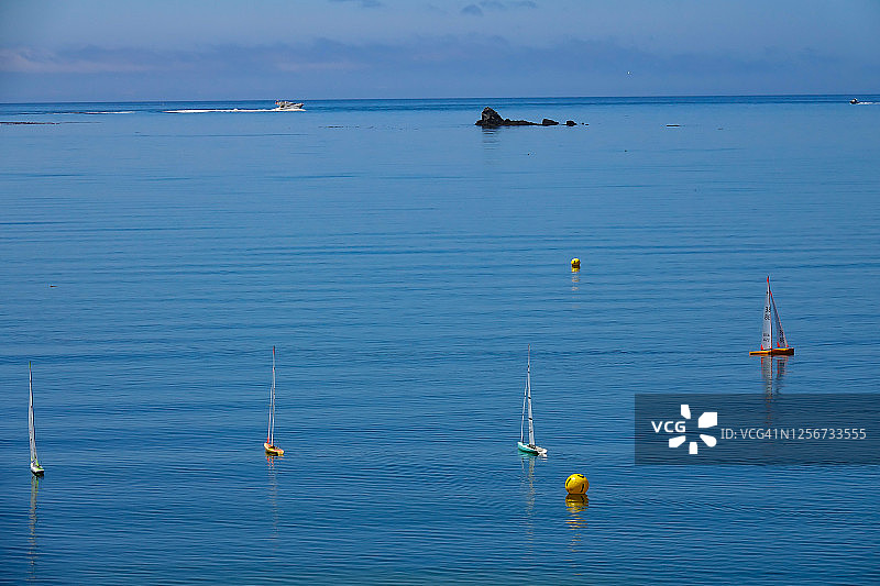 无线电遥控迷你帆船图片素材