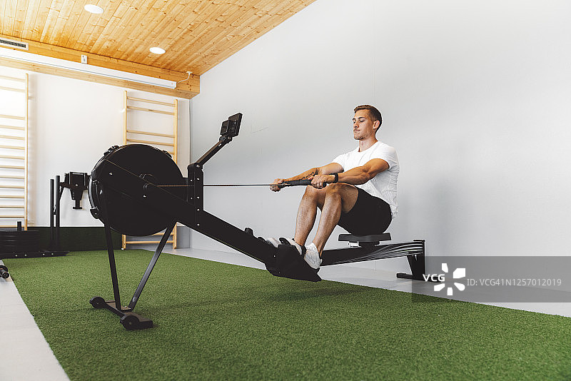 划船机锻炼图片素材