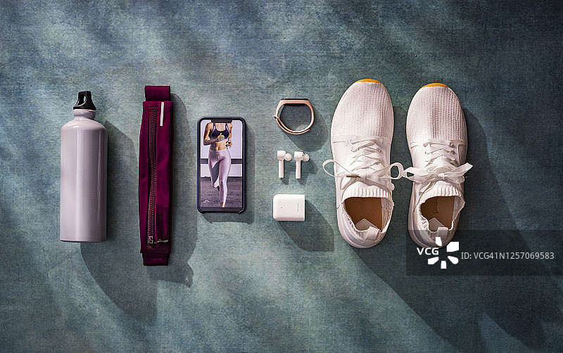 健身跑步相关物品扁平风格静物俯视图图片素材
