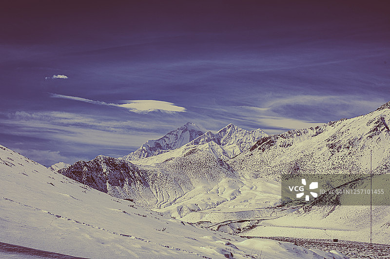 白雪覆盖的喜马拉雅山脉图片素材