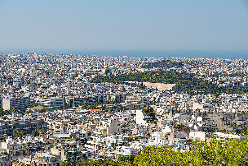 雅典城市和古老的帕纳辛纳科斯竞技场（鸟瞰图）图片素材