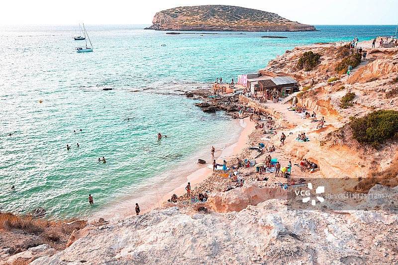 日落时分的伊维萨岛天堂海滩图片素材