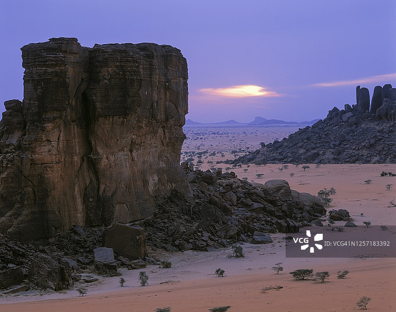 乍得，恩内迪山脉沙漠景观图片素材