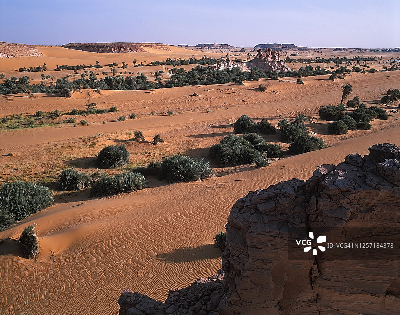 乍得提贝斯提高原Ounianga Kebir绿洲的景色图片素材