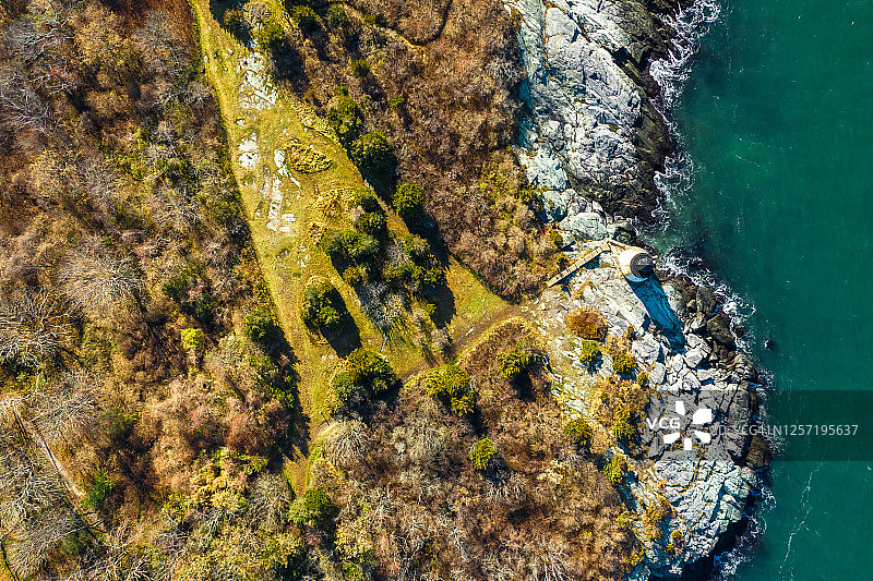 无人机航拍：纽波特城堡山灯塔日落图片素材