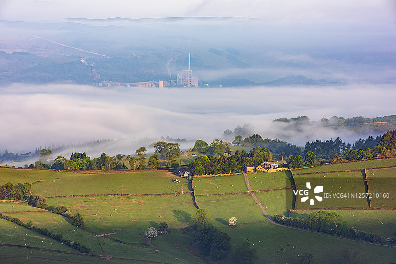 英国德比郡山谷日出图片素材