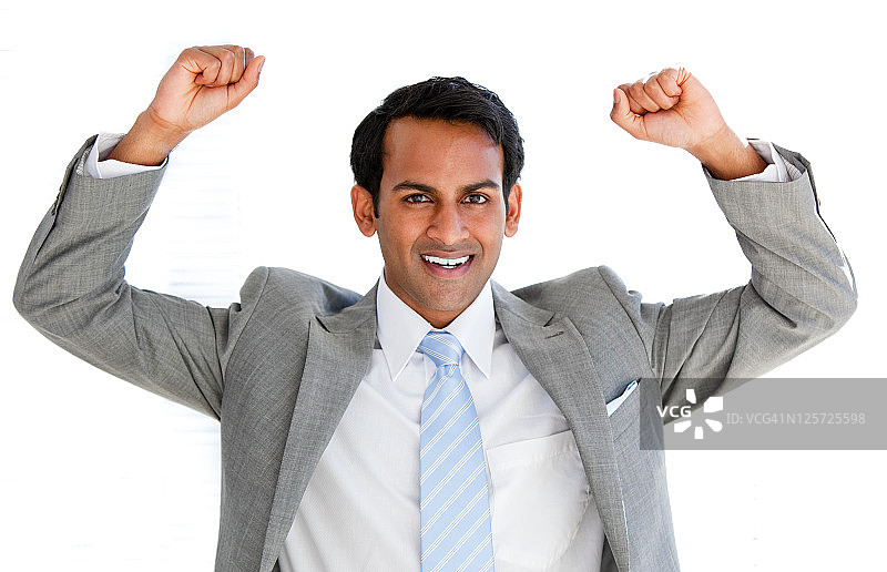 快乐的商人挥拳庆祝图片素材