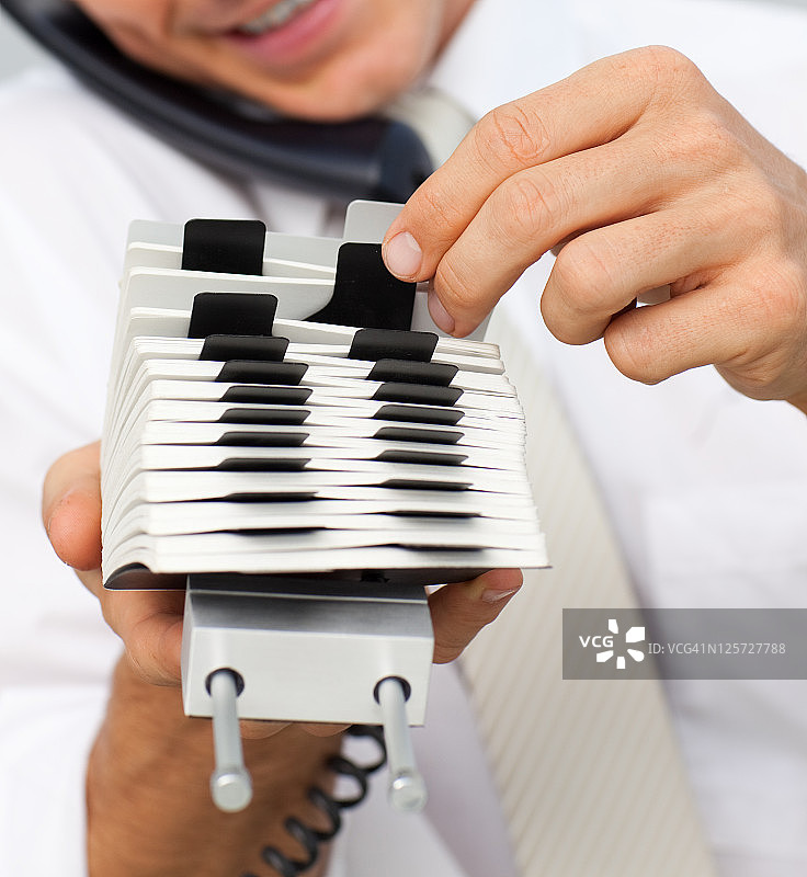 商人拿着卡包的特写图片素材