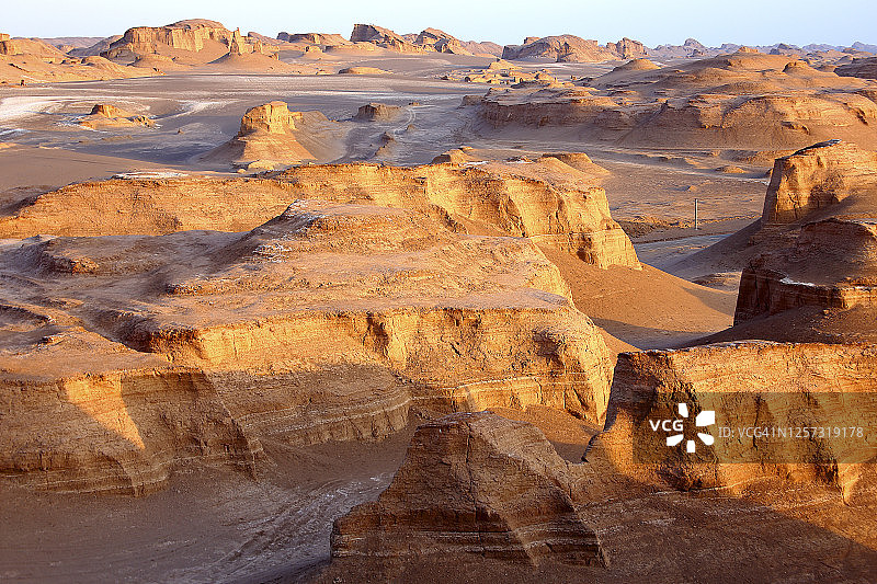 伊朗卢特沙漠的岩层地貌图片素材