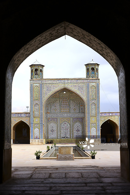 伊朗法尔斯省设拉子瓦基尔清真寺庭院图片素材