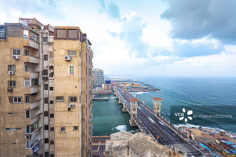 埃及亚历山大斯坦利桥及公寓楼图片素材