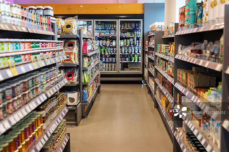 商品丰富的超市通道图片素材