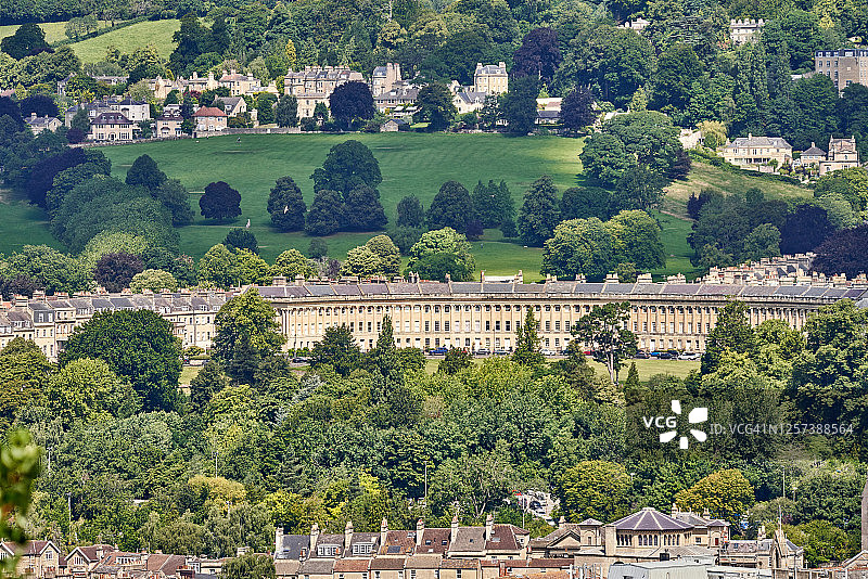 英国萨默塞特郡巴斯皇家新月楼全景照片图片素材