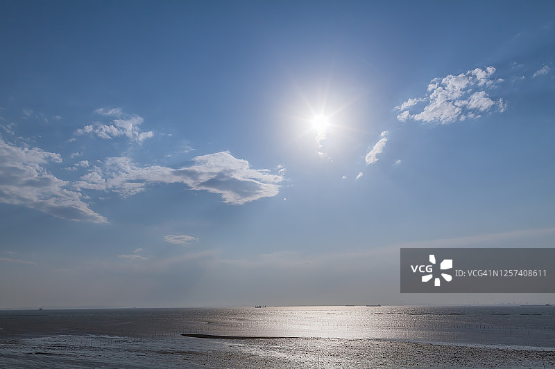 千叶木更津东京湾上空的阳光，日本图片素材