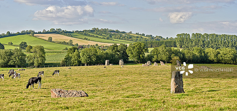 夏季的斯坦顿德鲁石圈图片素材