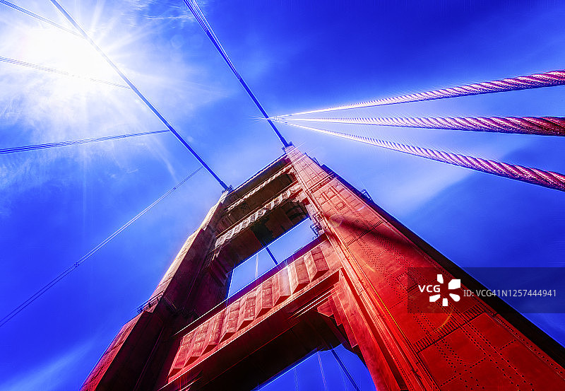 仰望金门大桥塔图片素材