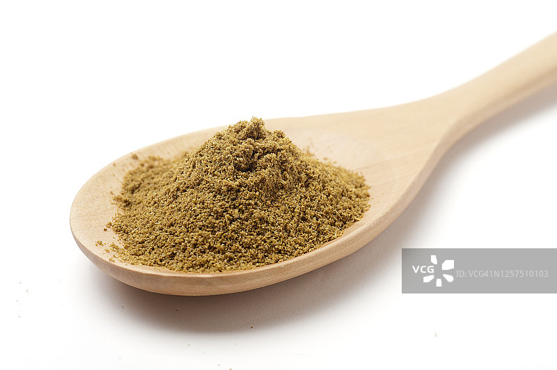 木制厨房勺子上的孜然粉图片素材