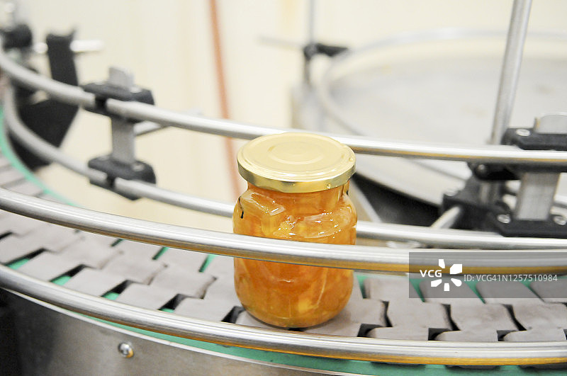 蜜饯装瓶机械图片素材
