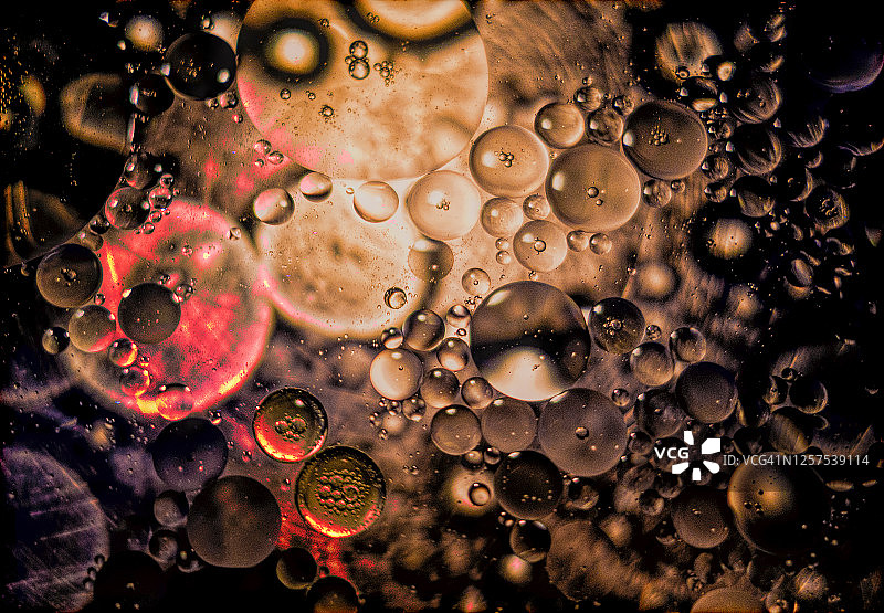 流体中的多个气泡图片素材