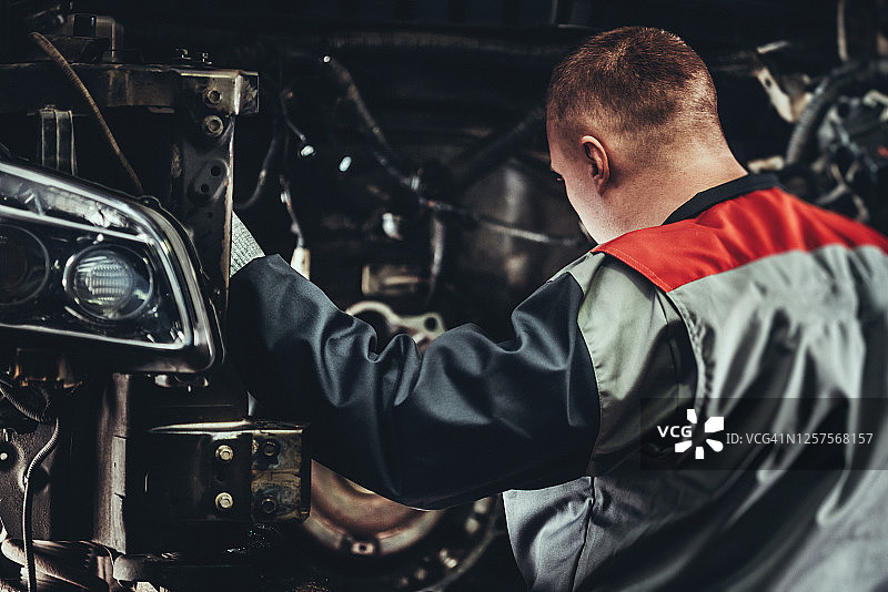 检查汽车发动机图片素材