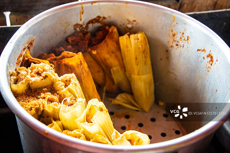 准备烹饪玉米粽图片素材