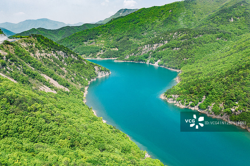 山顶俯瞰河流景观图片素材