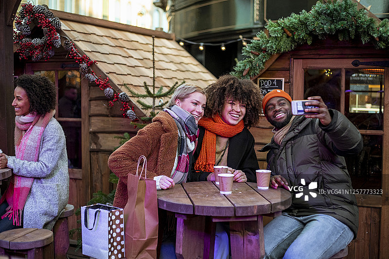 微笑合影图片素材