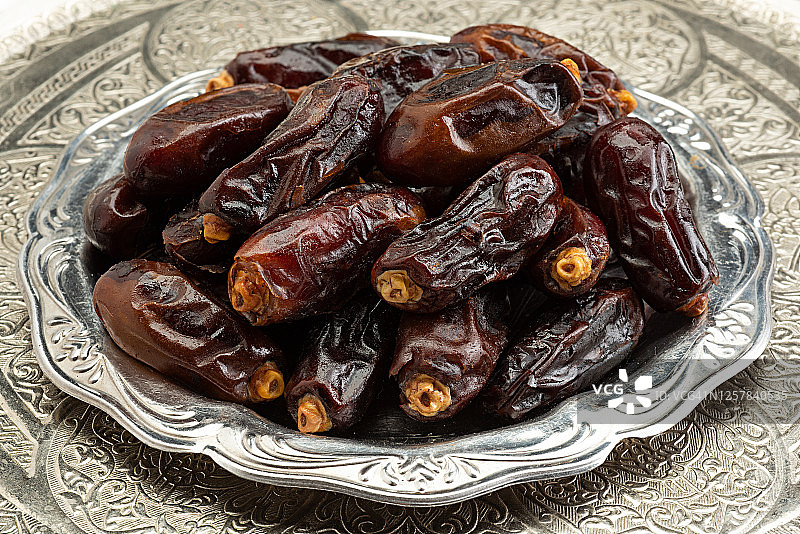 银盘上的枣图片素材