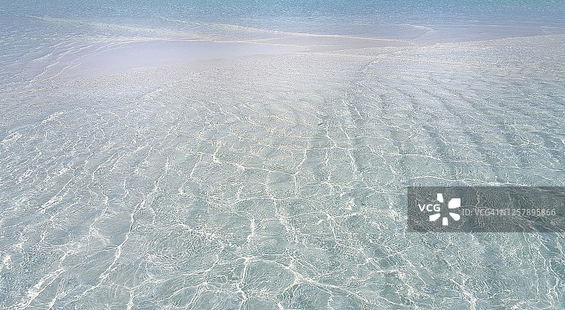 巴哈马群岛的浅海海水图片素材