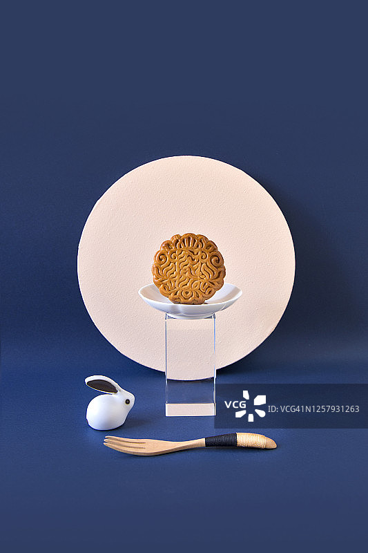 风格化的中秋节美食静物图片素材