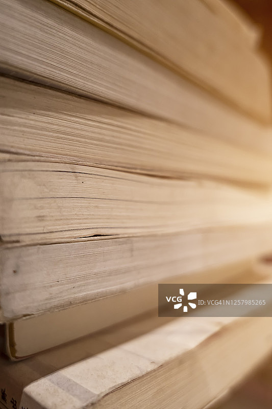 一摞书图片素材