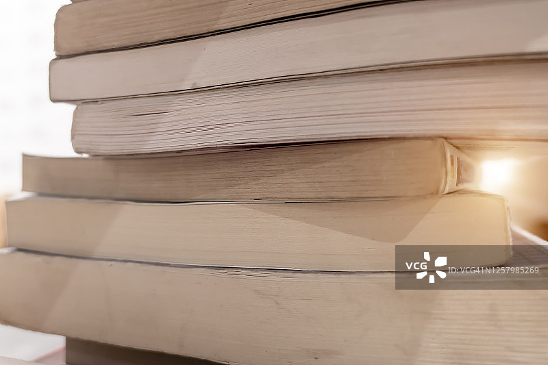 一摞书图片素材