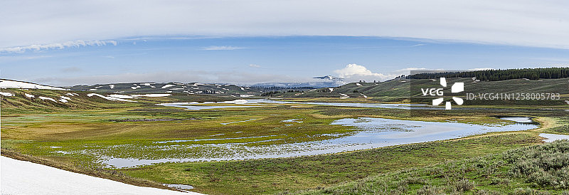 黄石国家公园海登山谷的黄石河图片素材