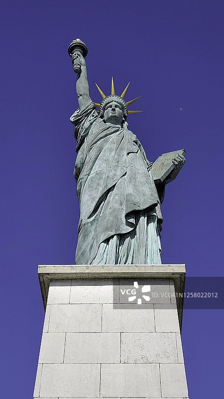 法国巴黎的自由女神像复制品图片素材