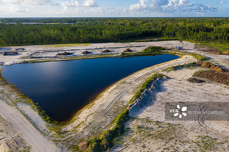 有空地的新社区图片素材