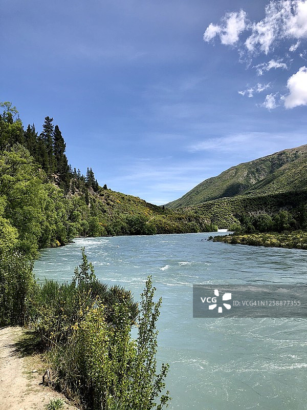 探索新西兰皇后镇的 Shotover 河图片素材