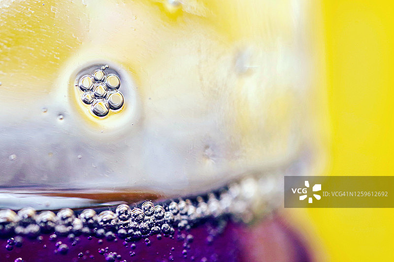 瓶子和气泡图片素材