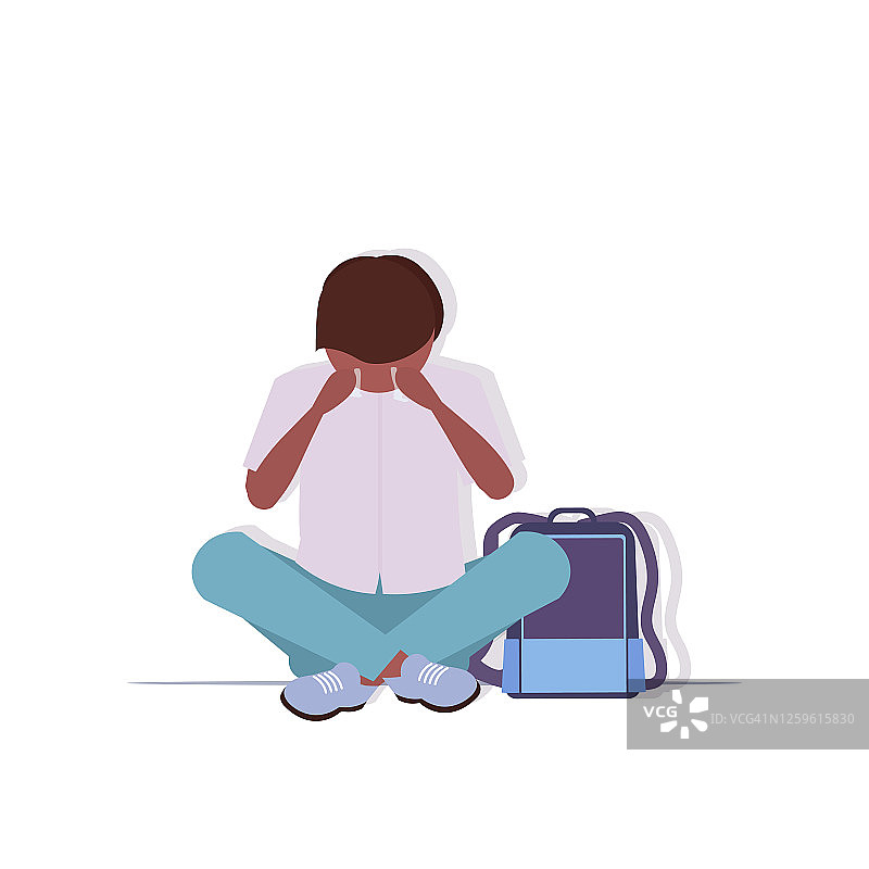 哭泣的沮丧学生：抑郁问题、压力、心理治疗、欺凌概念图片素材