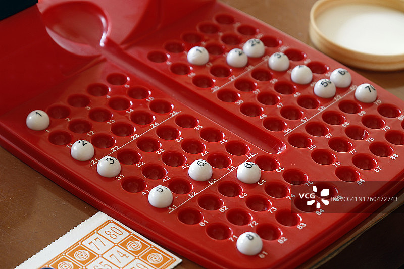 在家玩宾果游戏图片素材