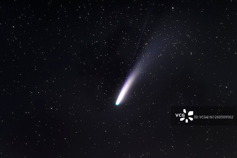 孤立的尼欧怀兹彗星图片素材