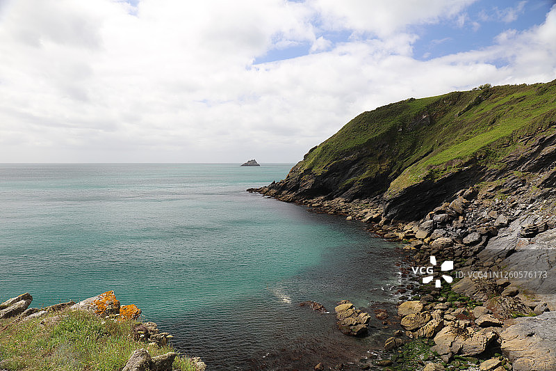 康沃尔郡罗斯兰半岛西南海岸的风景，位于波特洛，维里安图片素材