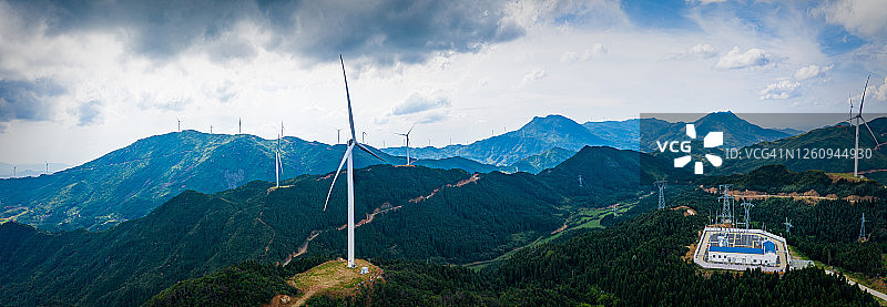 上坡风力发电站图片素材