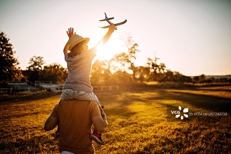 一起飞翔图片素材