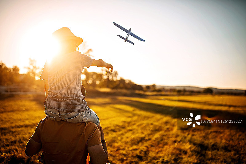 一起飞翔图片素材