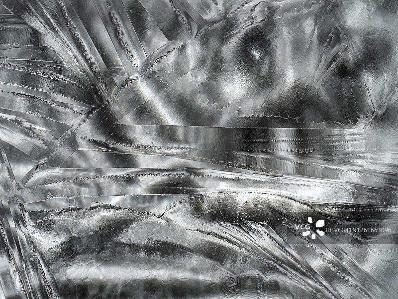 布满裂纹的冰块纹理特写图片素材